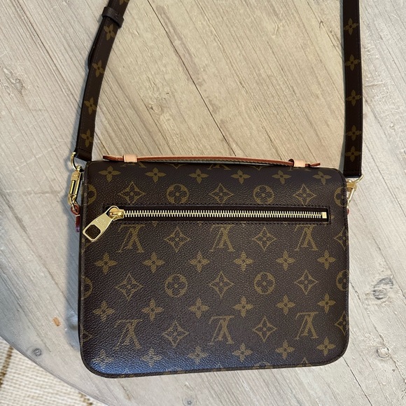 Louis Vuitton Pochette Métis - Picture 2 of 4